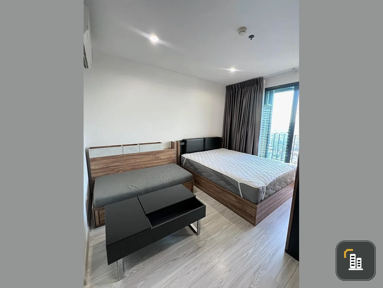For sale: Ideo Mobi Wong Sawang Interchange, high floor, city view, fully furnished with appliances.
