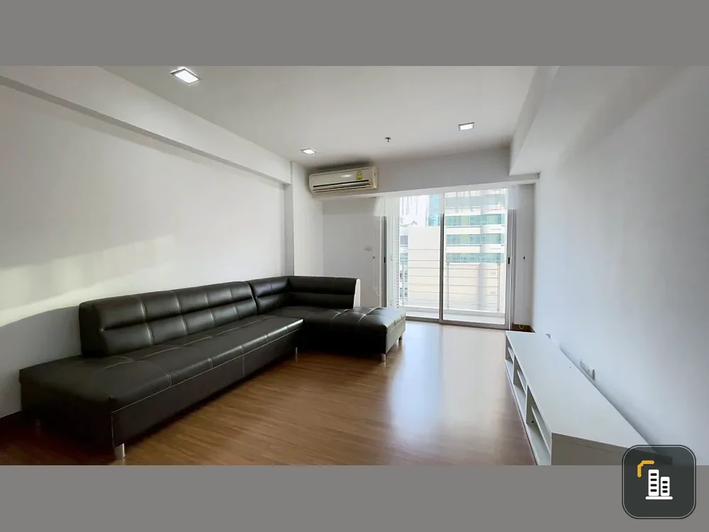 Selling a ready-to-move-in, high-floor unit at My Resort Bangkok. Fully furnished with complete amenities. Spacious and comfortable. Book now!