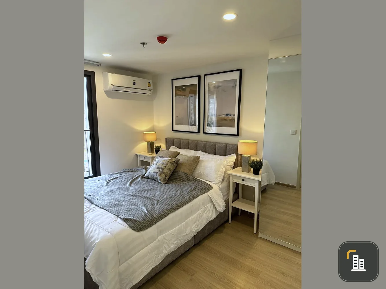 For rent: Life Rama 4 - Asoke, north-facing unit in a prime location. Beautifully decorated with a coordinated color scheme, stunning views. Book now