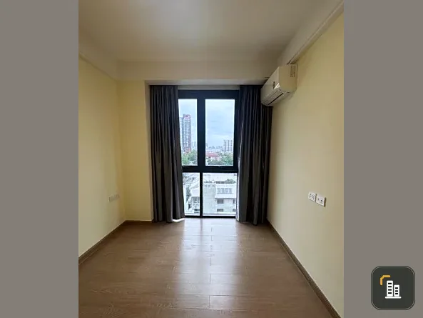 Selling Regal Sathorn-Narathiwat, 8th floor, spacious unit. Interested in owning one? Book now!