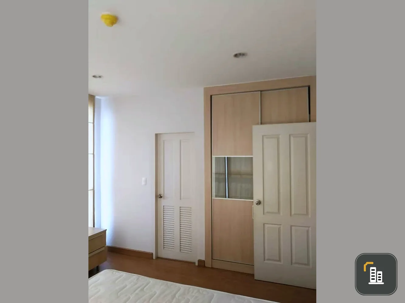 Selling The Complete Narathiwas 2-bedroom unit. Spacious, bright, and airy. Buy now, don't wait!