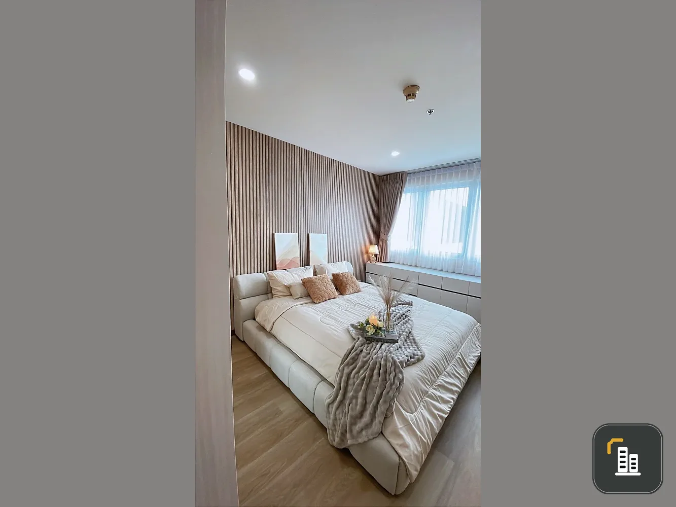 For rent: The Star Estate @ Narathiwas. Beautifully decorated room with a stunning, coordinated color scheme and high-quality wallpaper. Book now!