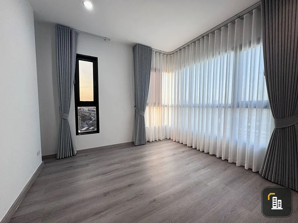 Selling rent TEAL Sathorn-Taksin, corner unit, less crowded, spacious living area, great location, convenient transportation. Book now!