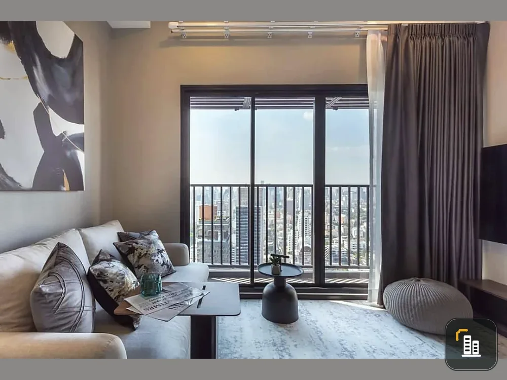 For sale or rent: Park Origin Thonglor, very large unit on the top floor, fully furnished with high-quality furnishings. Don't miss this opportunity!
