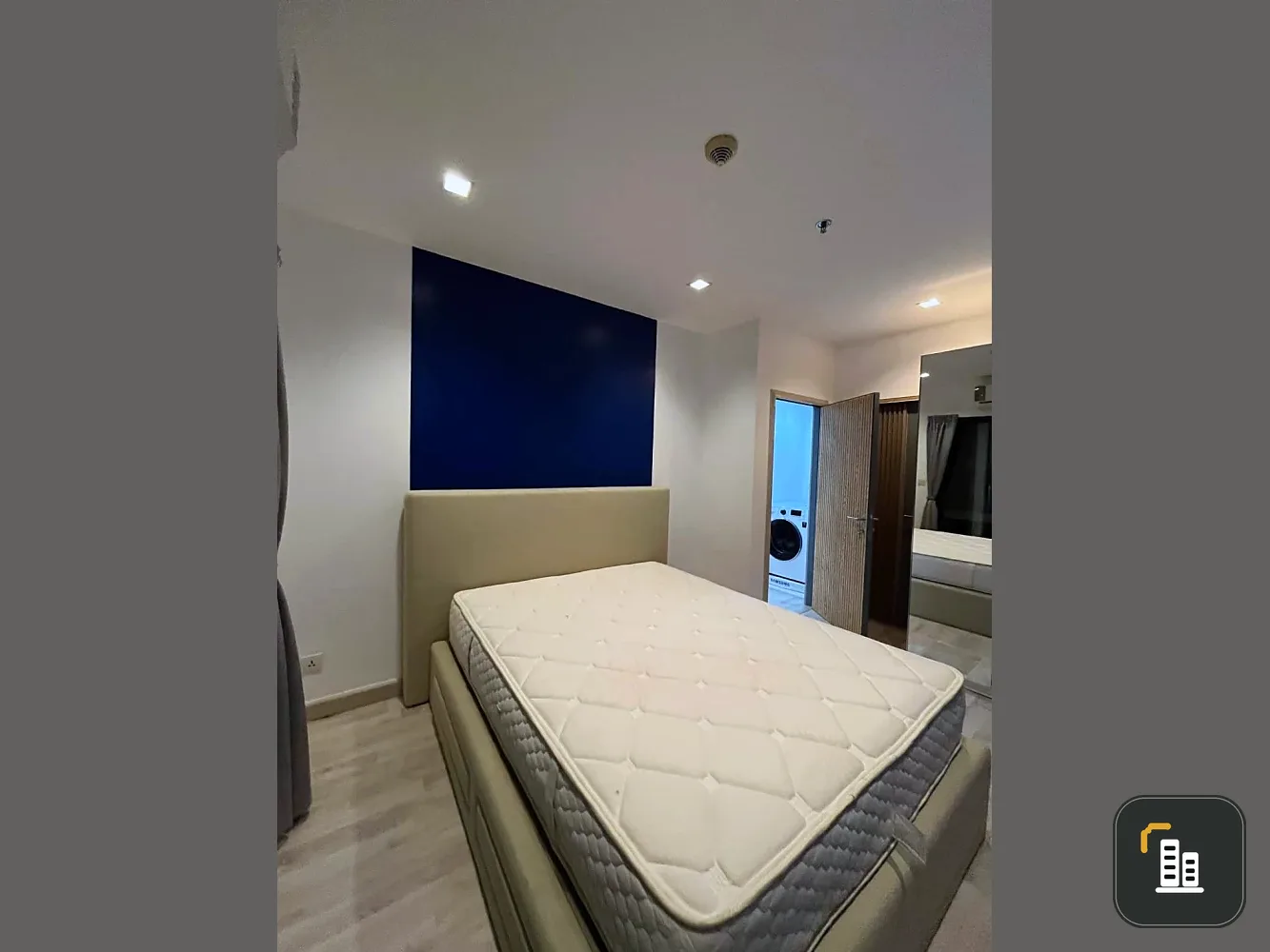 For sale/rent: Ideo Mobi Rama 9. Spacious and comfortable room with a great view. Ready to move in with just your luggage.