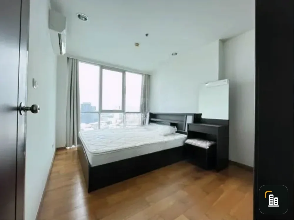 Selling a unit at The Line Phahonyothin Park, 31st floor, North facing. Enjoy stunning city views from a high vantage point. The unit stays cool all d