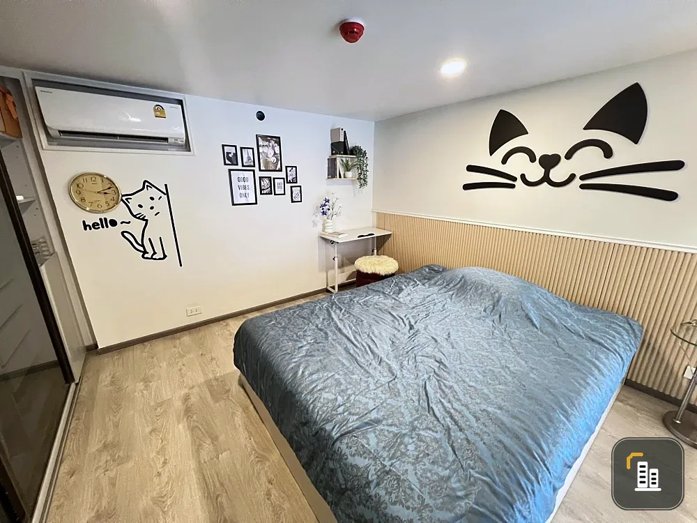 For sale or rent: SOHO Bangkok Ratchada, North-facing unit, prime location, high-quality built-in furniture, fully furnished. Book now!