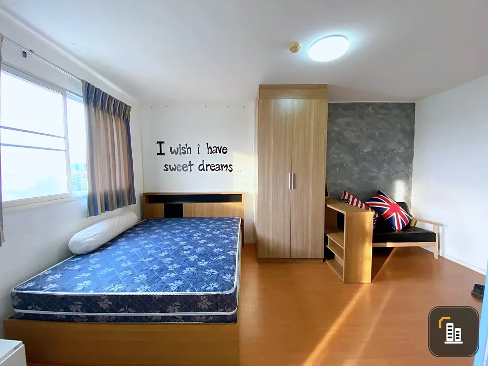Selling Lumpini Condotown Chonburi - Sukhumvit. Nice unit on the 7th floor, great location, not hot, beautiful unblocked view. Book now!