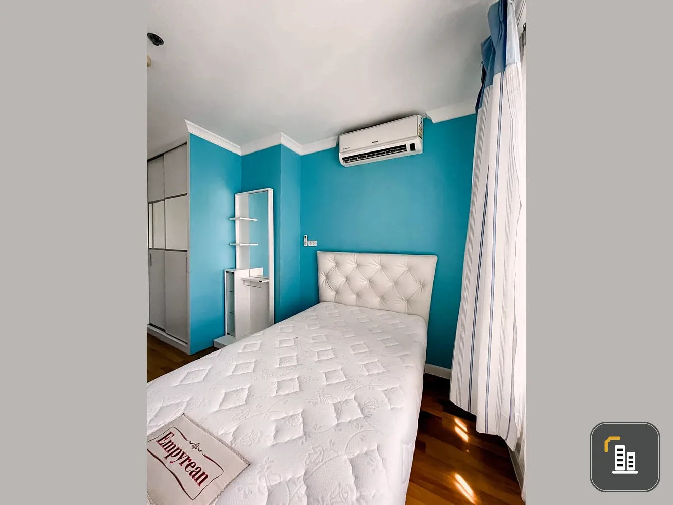 For rent: Lumpini Place Rama 9–Ratchada, 2 bedrooms, spacious living area, great location. Book now!