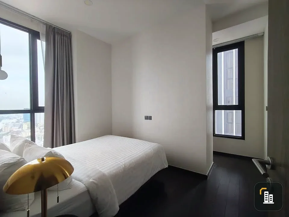 For rent: Park Origin Thonglor, a lovely unit with a bathtub on a high floor, fully furnished with amenities. Book now before it's too late!!!