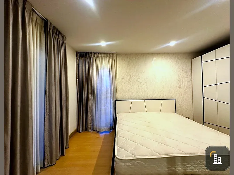Selling Tourmaline Gold Sathorn-Taksin condo. Ready to move in, fully furnished, spacious and comfortable. Book now!