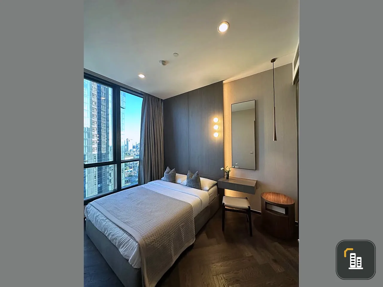 Urgent sale! The ESSE Sukhumvit 36 ​​condo, fully furnished and ready to move in. High floor. Book yours today! Don't miss out!