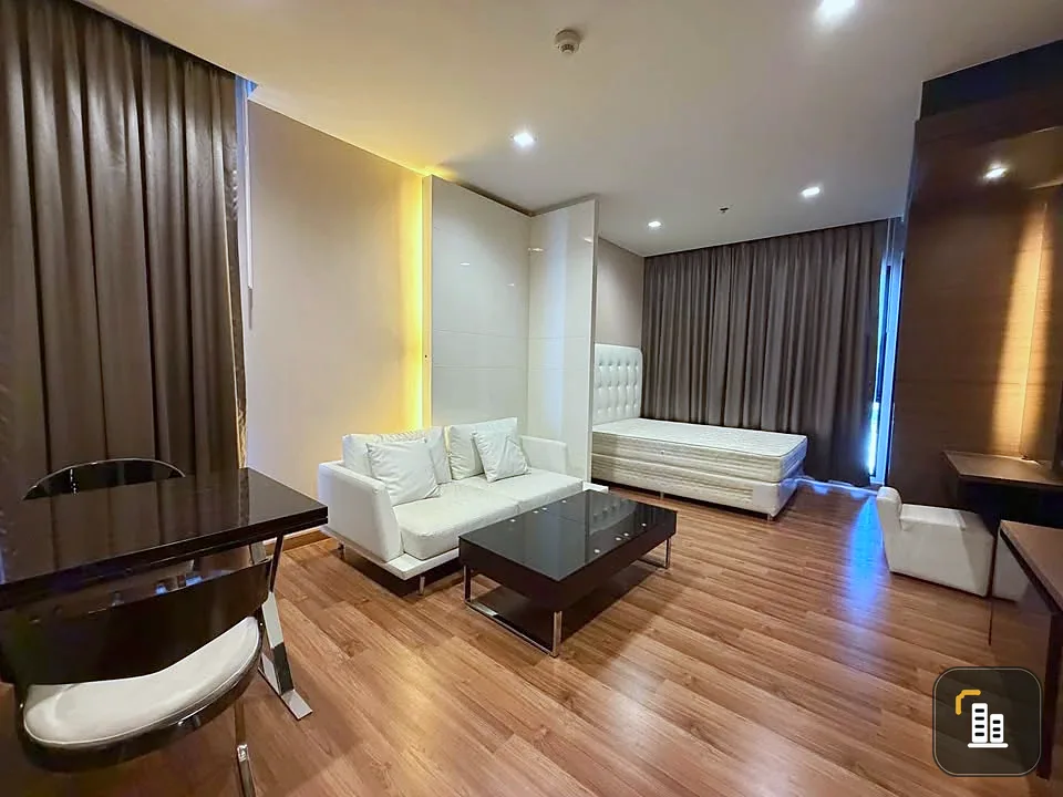 For rent: Ivy Ampio Ratchada, ready to move in, high floor, fully furnished, corner unit. Book now, don't miss out!!!
