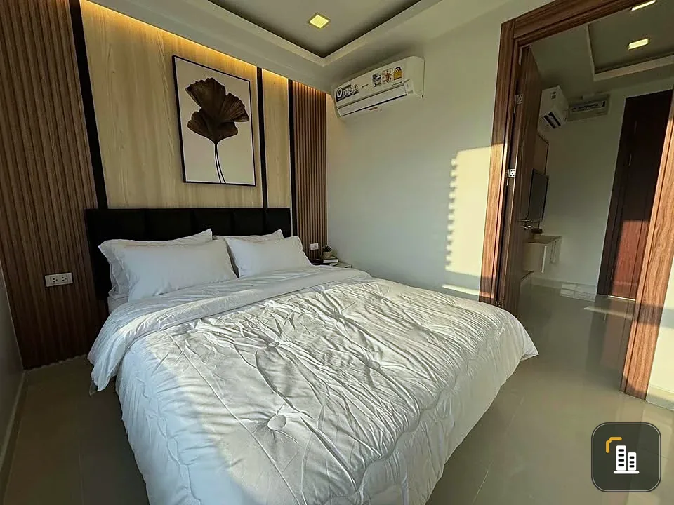 Selling a lovely room at Arcadia Beach Resort with city views, fully furnished and equipped with appliances. Book now, don't miss out!