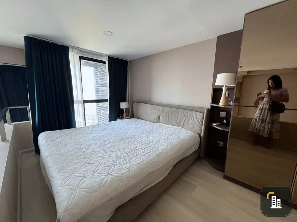 For sale: Knightsbridge Prime Sathorn. Spacious, high-floor unit with comfortable living space. Fully furnished with complete amenities. Book now befo