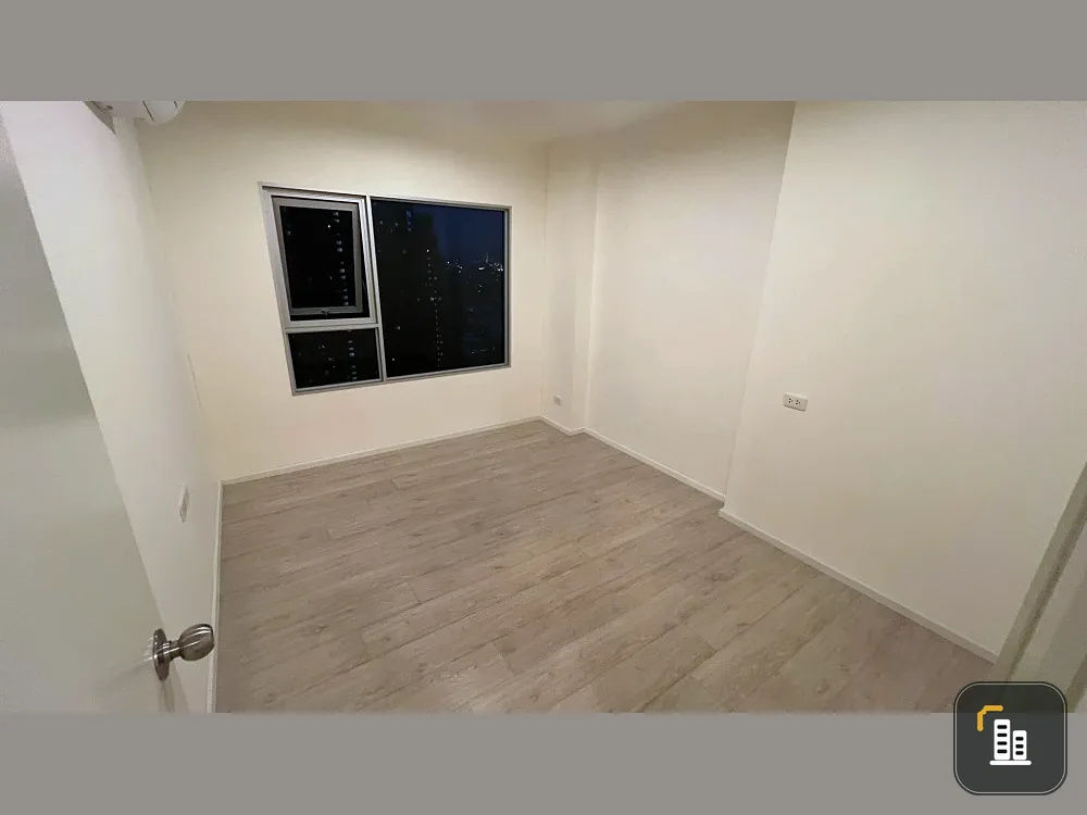 Selling an unfurnished unit at Aspire Sathorn Thapra. High floor, beautiful view, very livable. Book now!