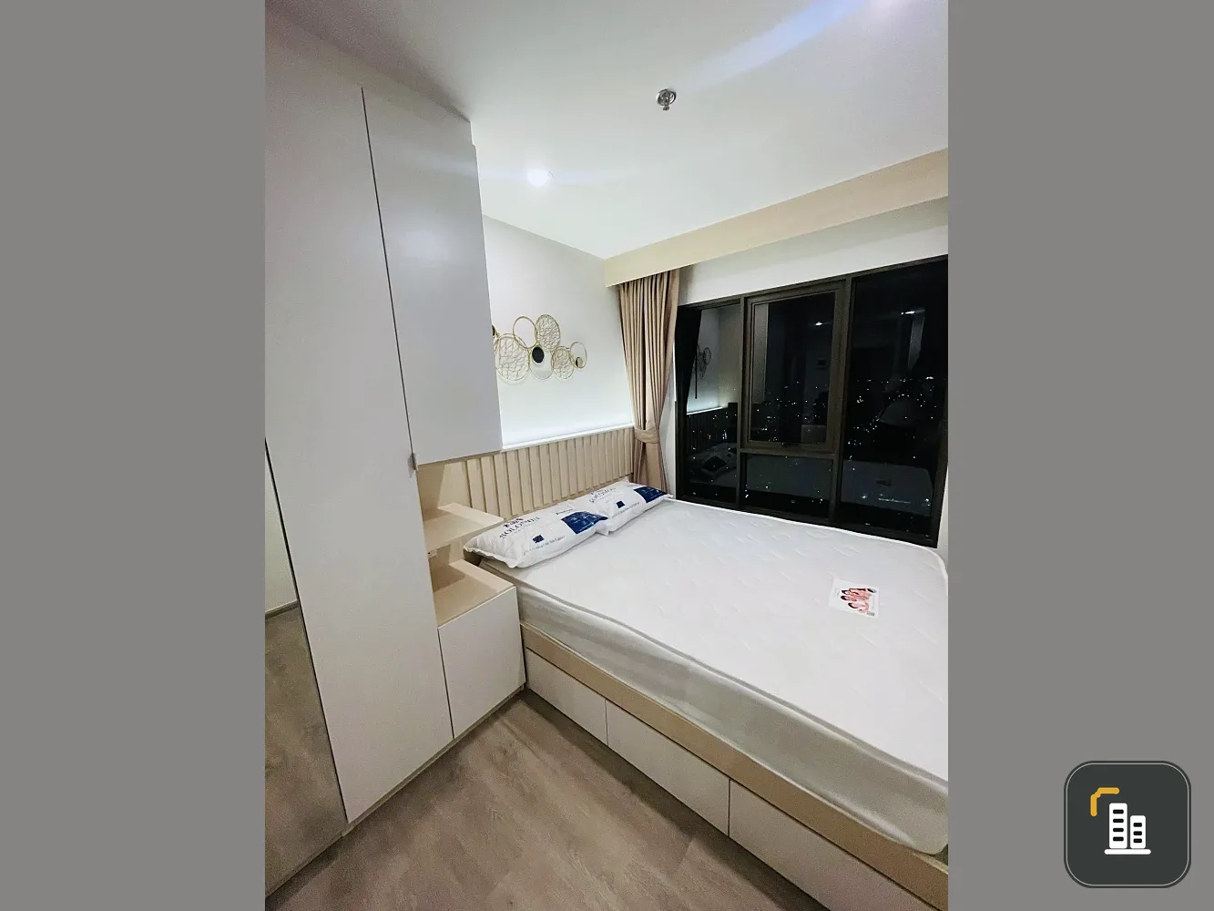 For rent: Regent Home Wuttakat, fully furnished, high-floor unit with excellent built-in furniture and unobstructed views. Book now!