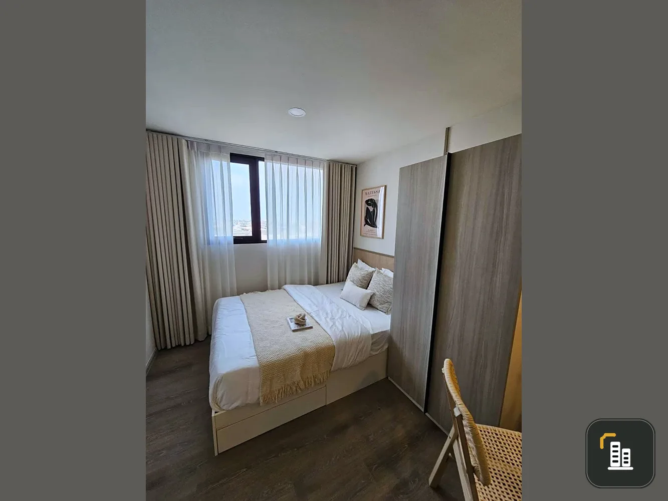 Selling down payment for The Origin Sukhumvit - Praksa, 32nd floor, high floor, stunning city view. The unit is unfurnished, perfect for those who enj