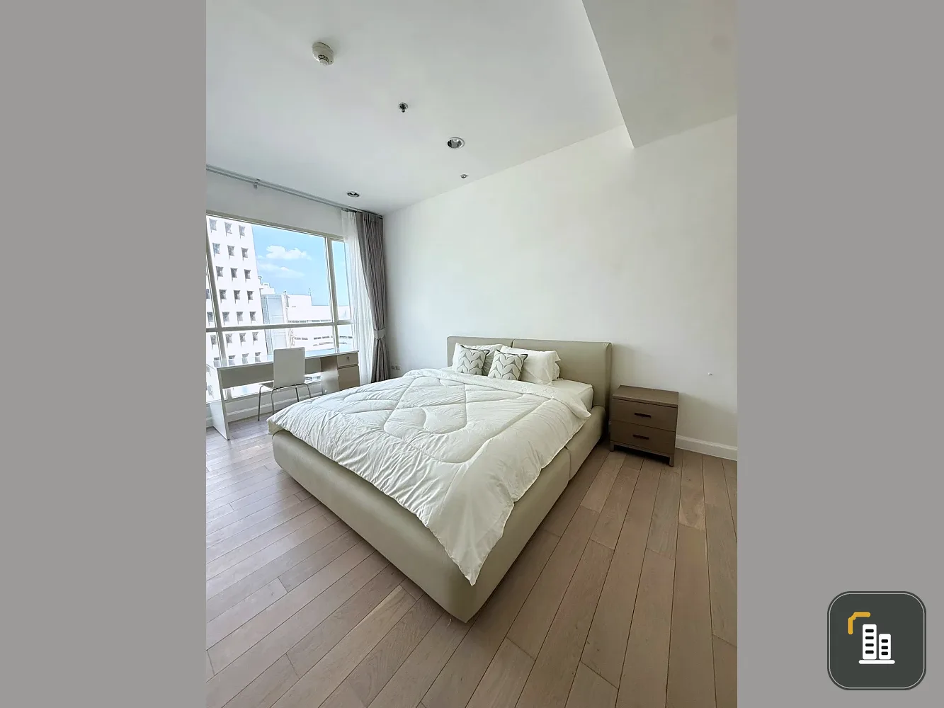 For sale or rent: The Address Chidlom. Corner unit offering privacy, great location, and spacious living area. Book now!