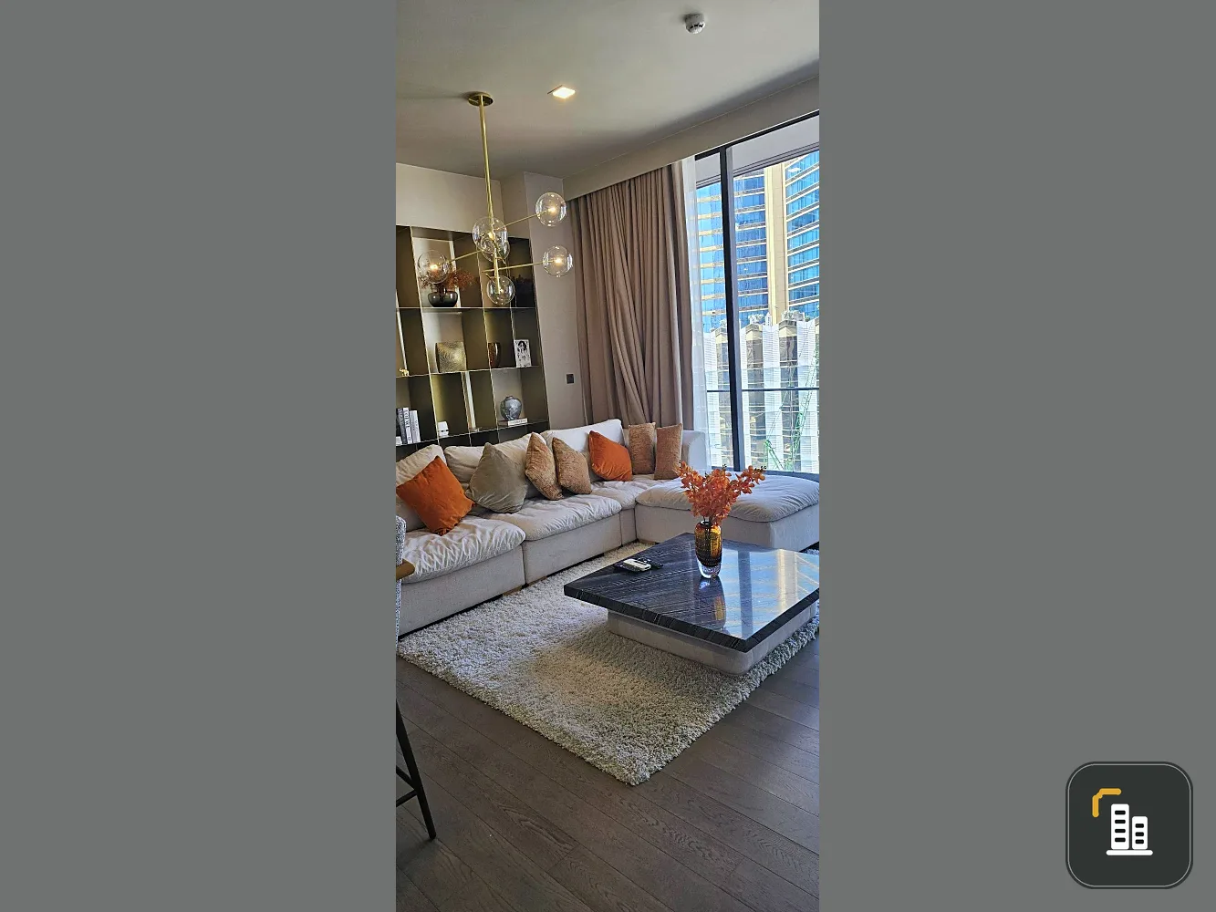 For rent: Celes Asoke, beautifully decorated, elegant and luxurious unit with spacious living area and high-quality built-in furniture. Book now!