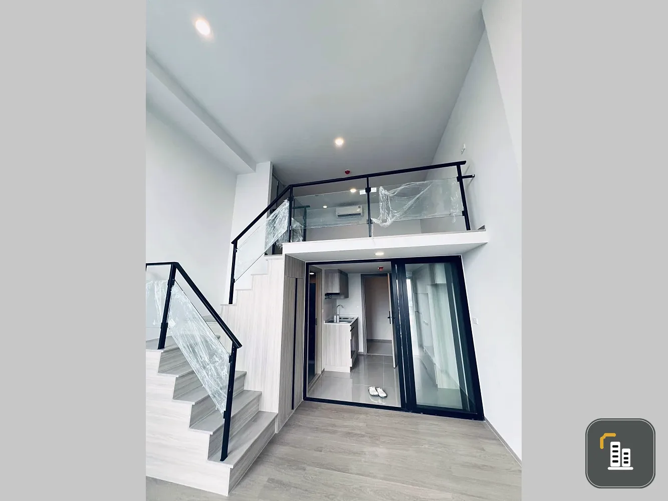 Selling down payment for ORIGIN PLAY BANGKHUNNON, unit on the 20th floor in a prime location. You definitely need to book this!