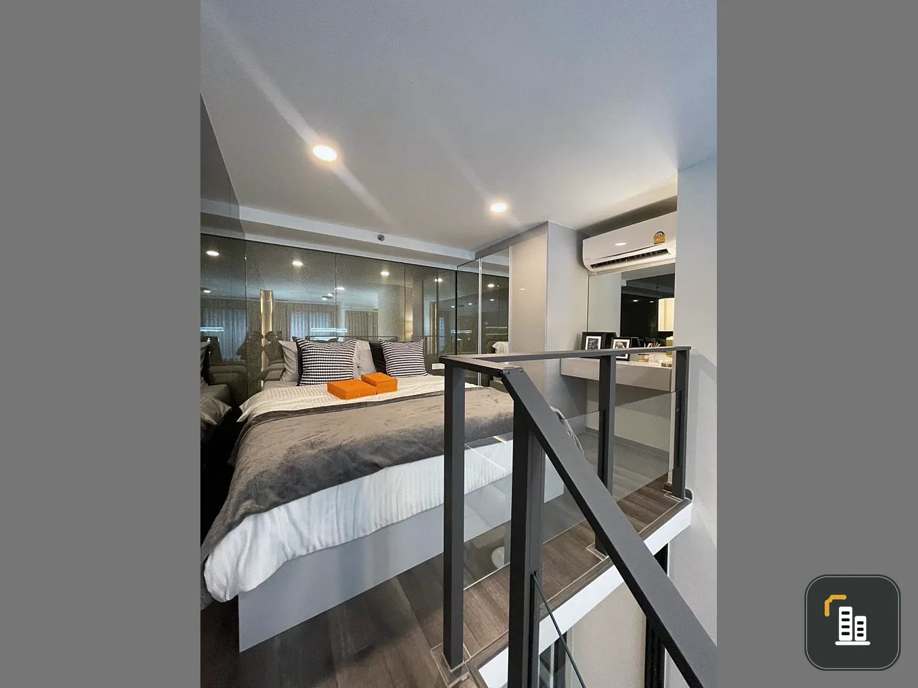 For rent: Knightsbridge Space Rama 9. Beautifully decorated unit with high-quality built-in modern furniture. Fully furnished. Book today! Don't wait!