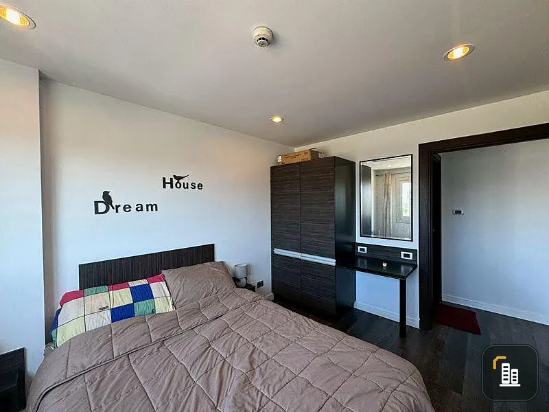 Selling a unit at Park Lane Jomtien. Enjoy stunning views and fully functional interior. You can't resist!