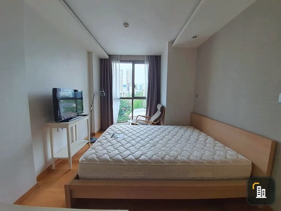 Selling a spacious 1-bedroom unit at Via Botani Sukhumvit 47. It features a simple yet fully equipped interior.