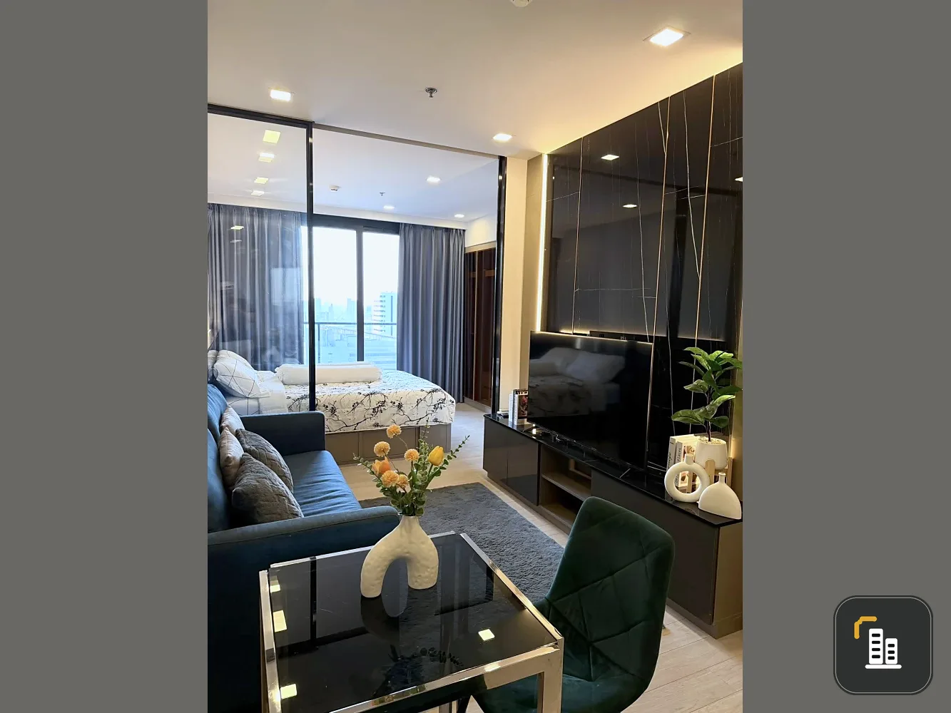 Condo for rent at One 9 Five Asoke-Rama 9. Nicely decorated unit with complete furniture and appliances. Just bring your suitcase and move in!