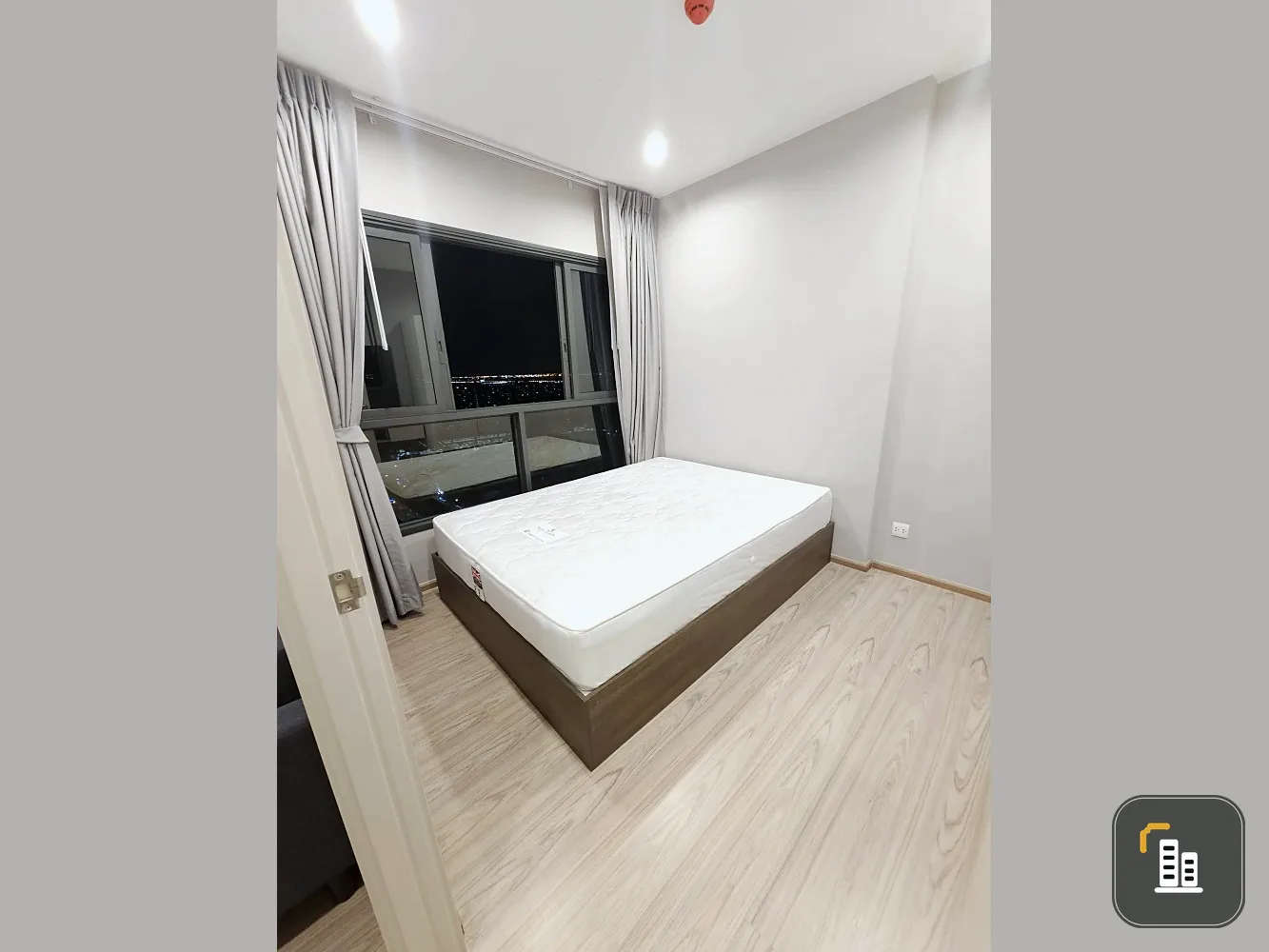 Condo for rent at The Tree Hua Mak Interchange. Ready to move in, 25th floor, high floor with great views. Convenient and complete amenities all in on
