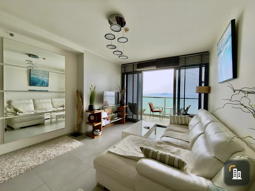 Selling a Zire Wongamat condo on the 37th floor with stunning panoramic sea views. The room is huge! Book now, don't hesitate!