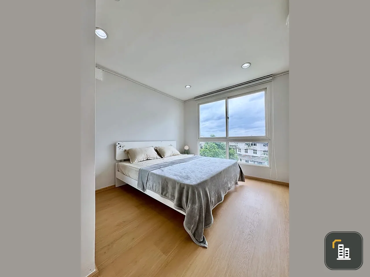 For rent: Murraya Place, Ladprao 27, 6th floor, corner unit (no adjacent units), 2 bedrooms, 2 bathrooms. Book now!