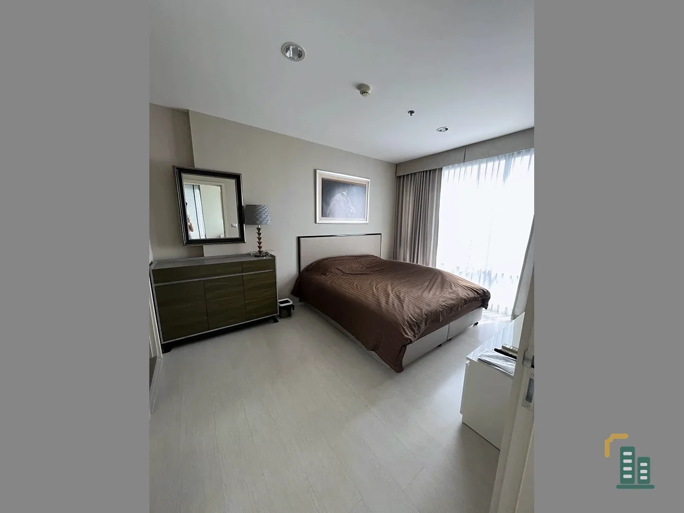 For rent: Rhythm Sukhumvit 42, 1 bedroom, 1 bathroom, spacious living area, stunning Chao Phraya River view. Book now!