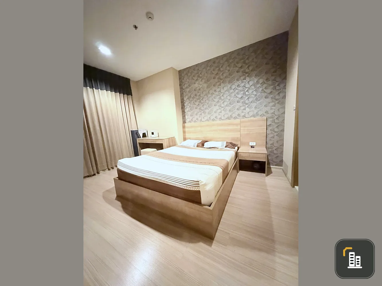 For rent sell: Rhythm Ratchada-Huai Khwang, corner unit, 24th floor, city view, no buildings blocking the view, built-in furniture, fully furnishe