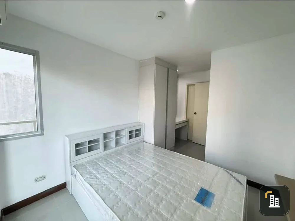 Selling Le Rich Ratchada, corner unit, less crowded, spacious living area, fully furnished. Such a great deal, book now!