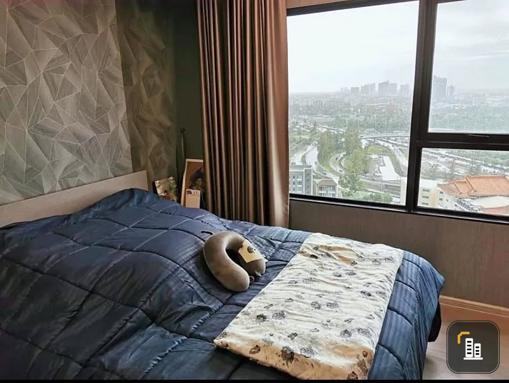 Selling Aspire Sathorn - Taksin (Copper Zone), 19th floor, pool view, good ventilation, high-quality wallpaper. Book now!