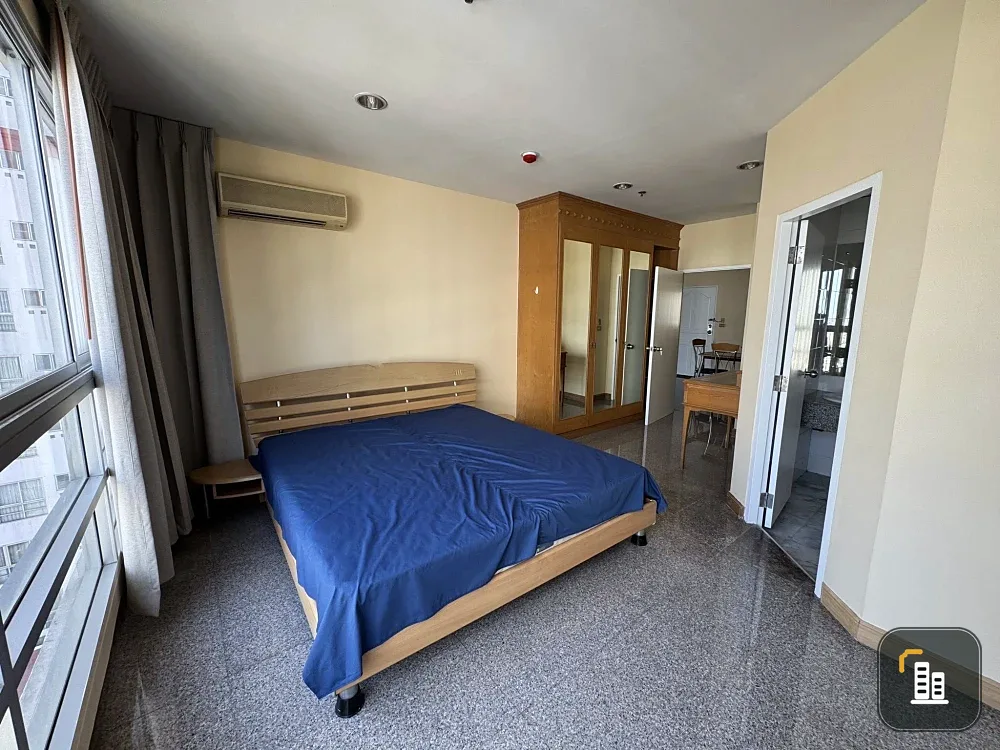 Condo for rent at Pathumwan Resort. Ready to move in, spacious living area, complete amenities. Book today!
