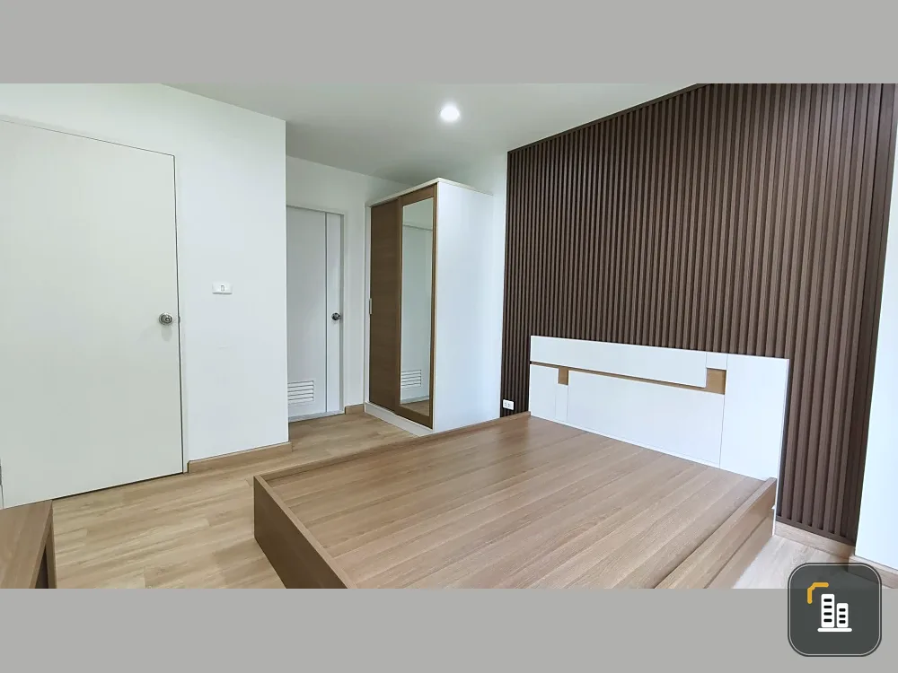 Selling The Niche ID Rama 2, a fully furnished, hotel-style unit. Just bring your bags and move in! Features garden and pool views.
