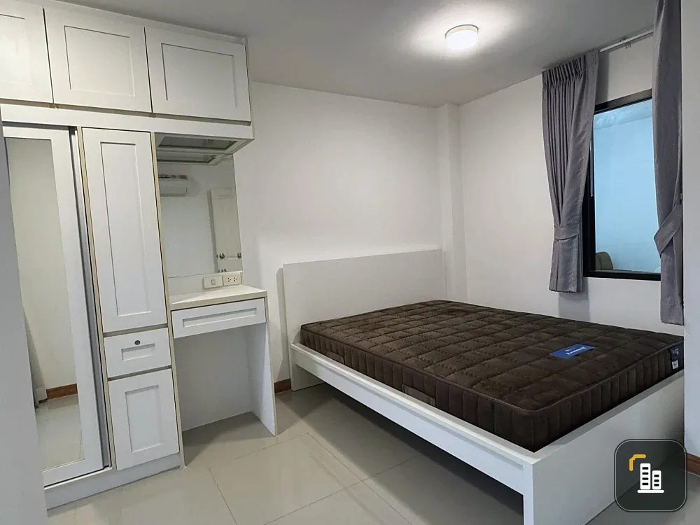 Selling a ready-to-move-in condo at Chateau In Town Sukhumvit 62/1. Fully furnished with appliances. Amazing price! Book now!