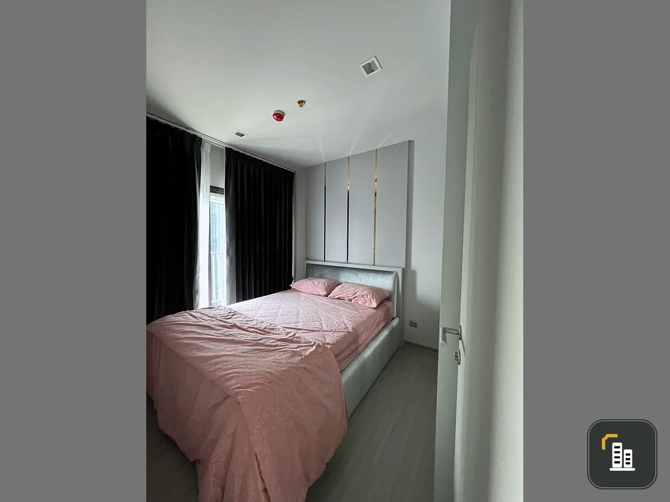 Condo for sale: Life Asoke-Rama 9. Beautiful unit, ready to move in. Best price! Buy now!!