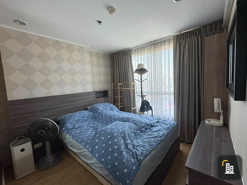 Selling U Delight Residence Pattanakarn Thonglor. Very high floor unit with west-facing Thonglor view, no obstructing buildings. Unit is near the elev