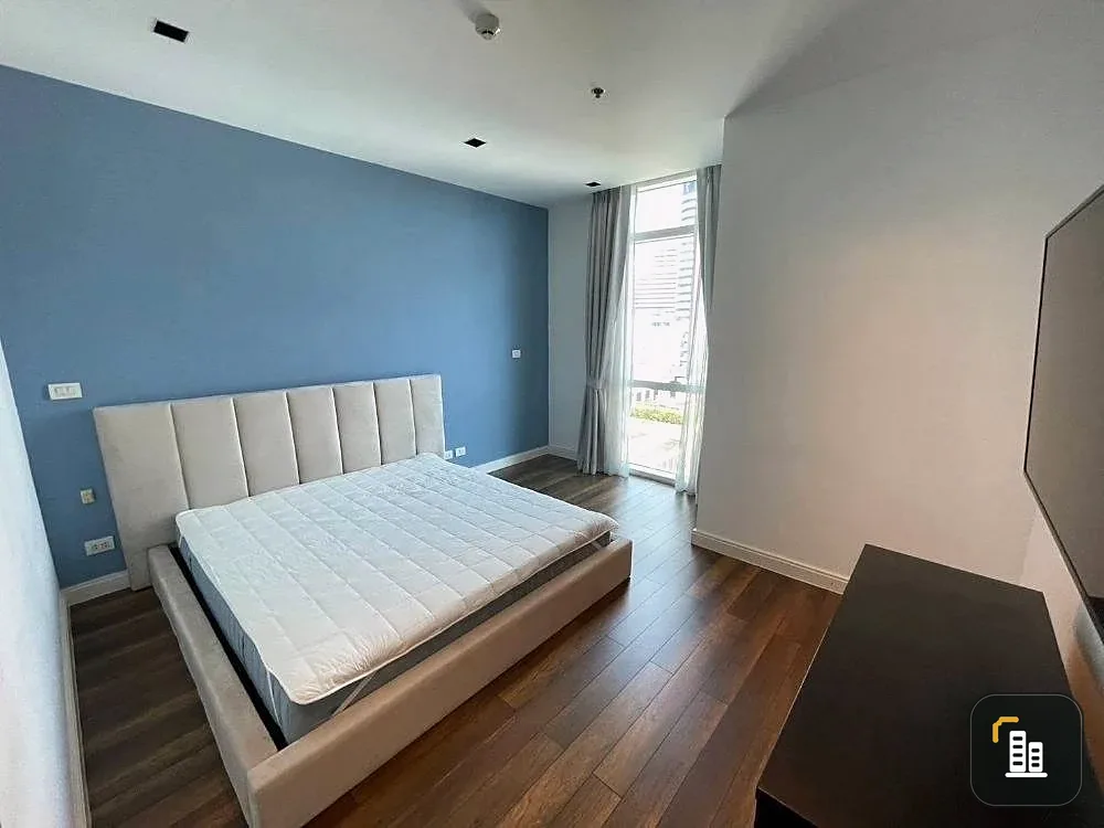 For rent: Athenee Residence, 2 bedrooms, 2 bathrooms, spacious living area, with walk-in closet. Don't miss out!
