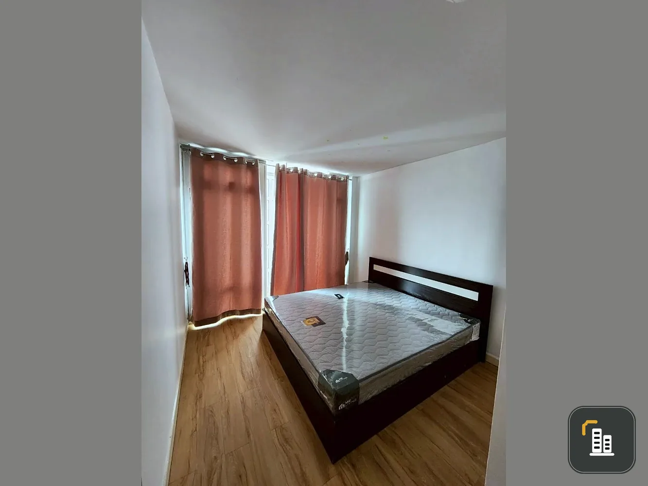 Victoria Lakeview Condominium for sale. Very high floor unit with 2 bedrooms. Book now, don't hesitate!
