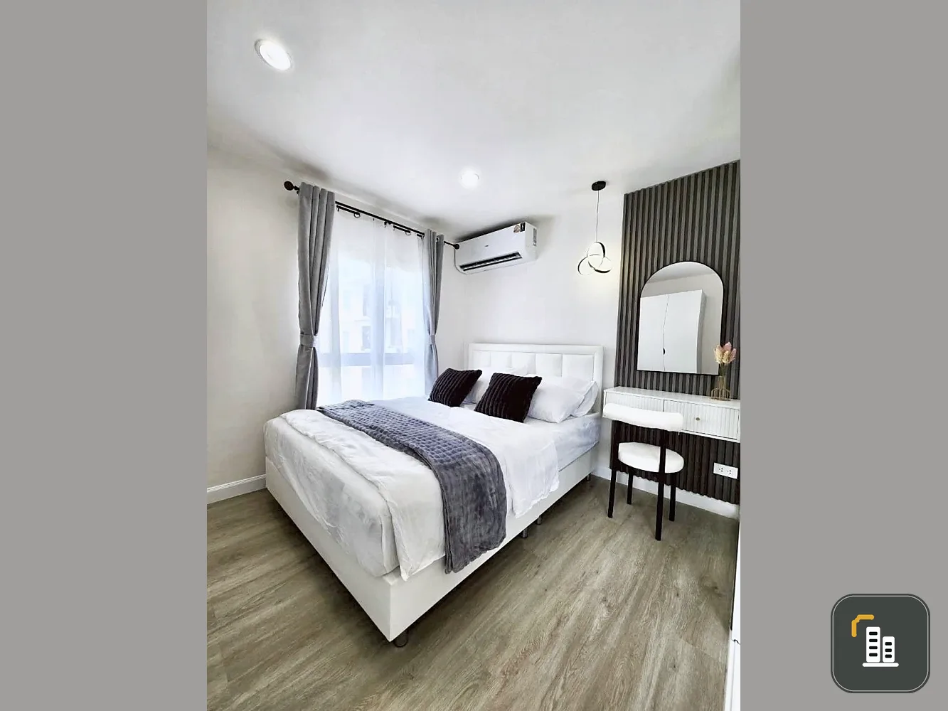 For sale: Regent Home 5 Ratchada 19. High-quality SB Design furniture. Simple and comfortable interior. A highly recommended unit!