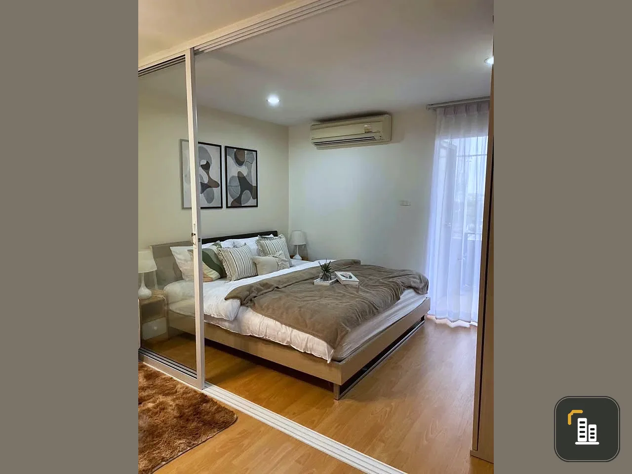 Selling Regent Home IV Sukhumvit 85. Beautifully decorated unit with a consistent color scheme. Great location, convenient transportation. Book now!