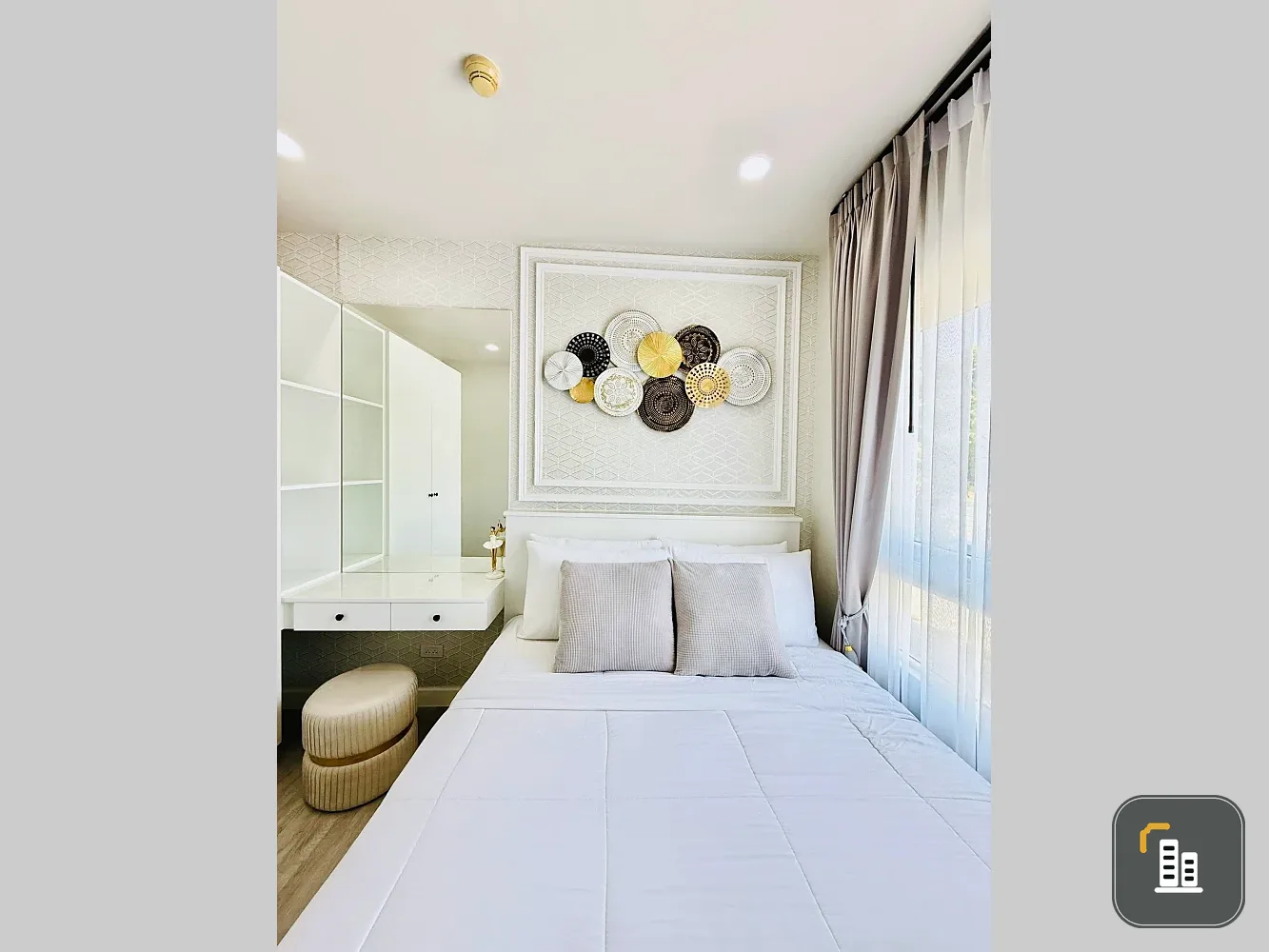 Selling The Trust Condo Central Pattaya. A lovely unit, fully furnished, on a low floor, spacious and comfortable. Book now!