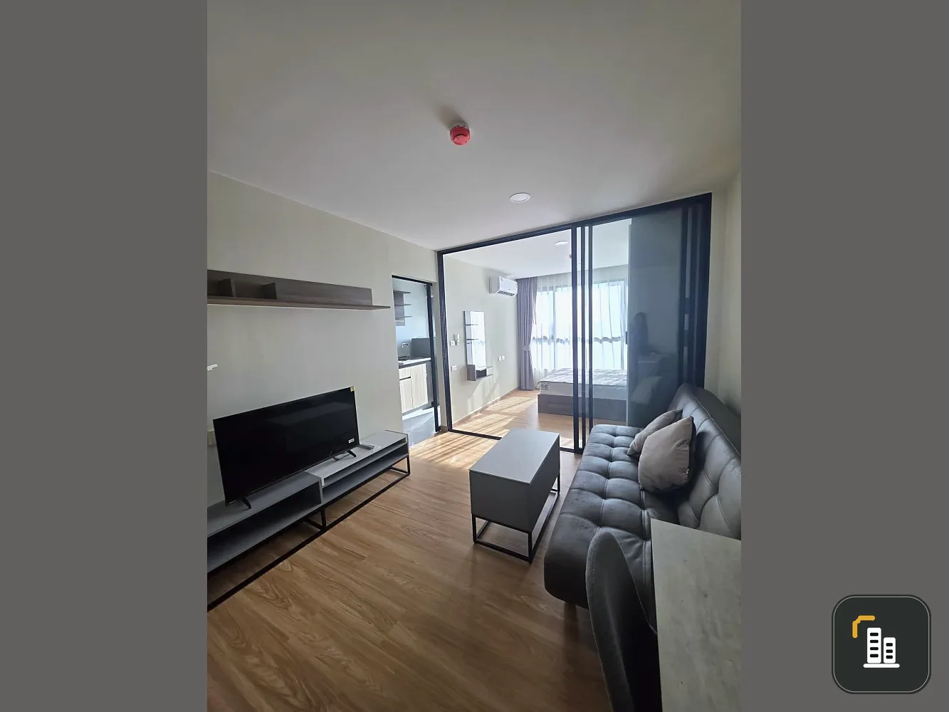 For rent: The Cube Loft Srinakarin - Theparak. A nice, well-partitioned room with separate zones. Don't miss out!