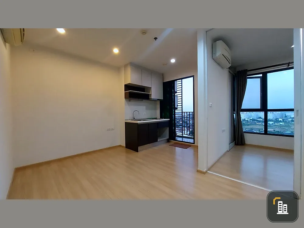 Selling a high-floor unit at The Base Chaengwattana, with views of Muang Thong Thani and the spectacular fireworks display during festivals. Book now!