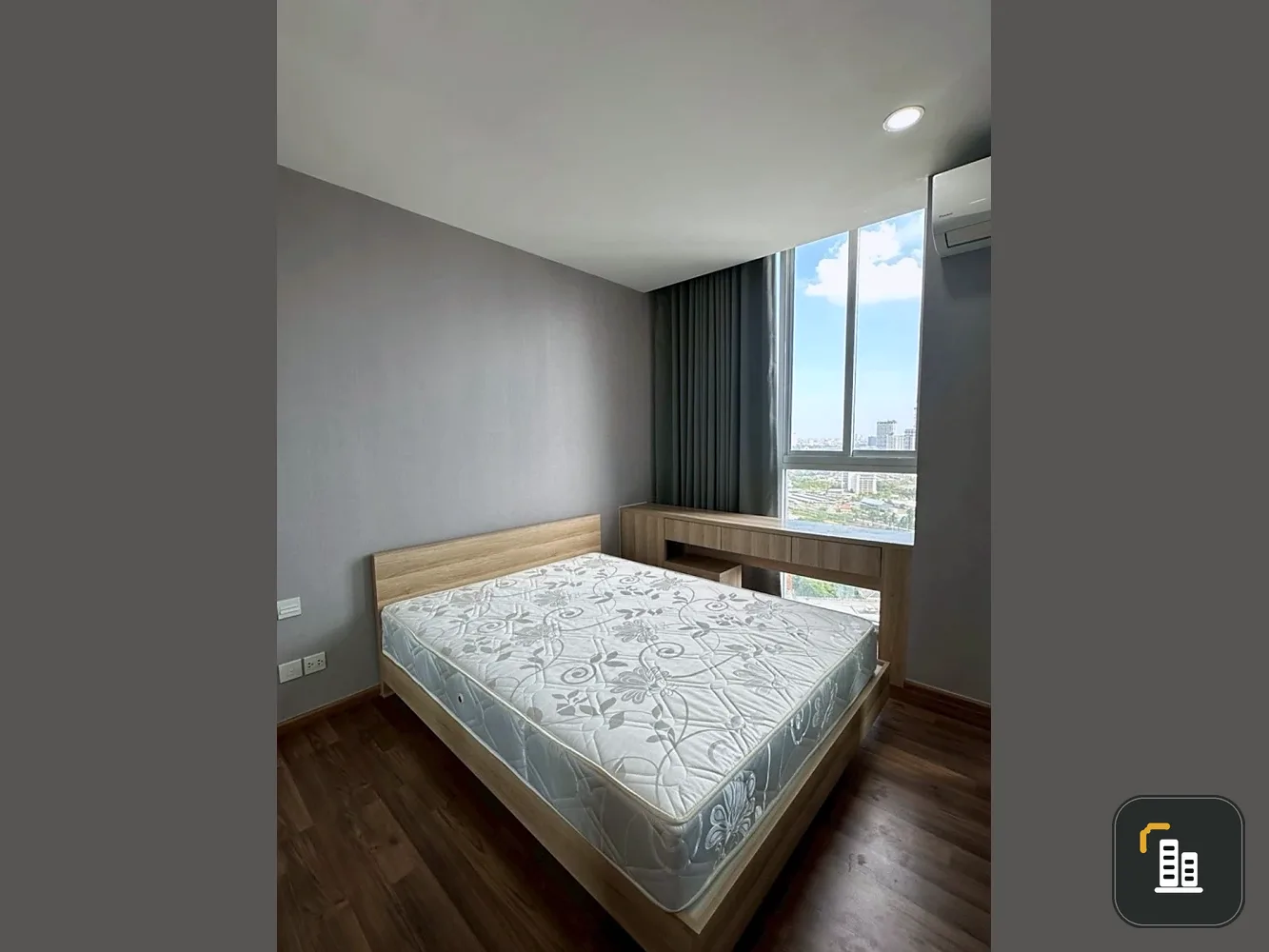 For rent: Noble Revolve Ratchada 2, 32nd floor, fully furnished unit, very livable. Book now, don't miss out!
