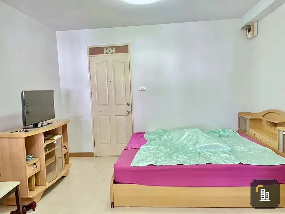 For sale or rent: City Home Ratchada-Pinklao. A lovely unit on the 3rd floor, fully furnished. What are you waiting for?